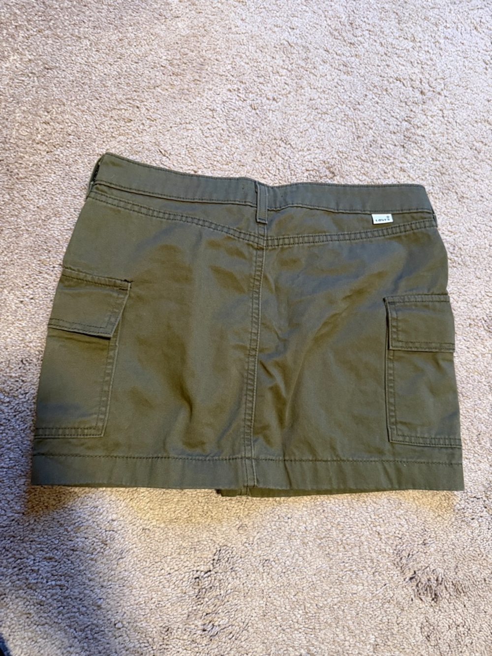Levi’s Olive Green ‘94 Cargo mini skirt with pockets - Picture 3 of 5